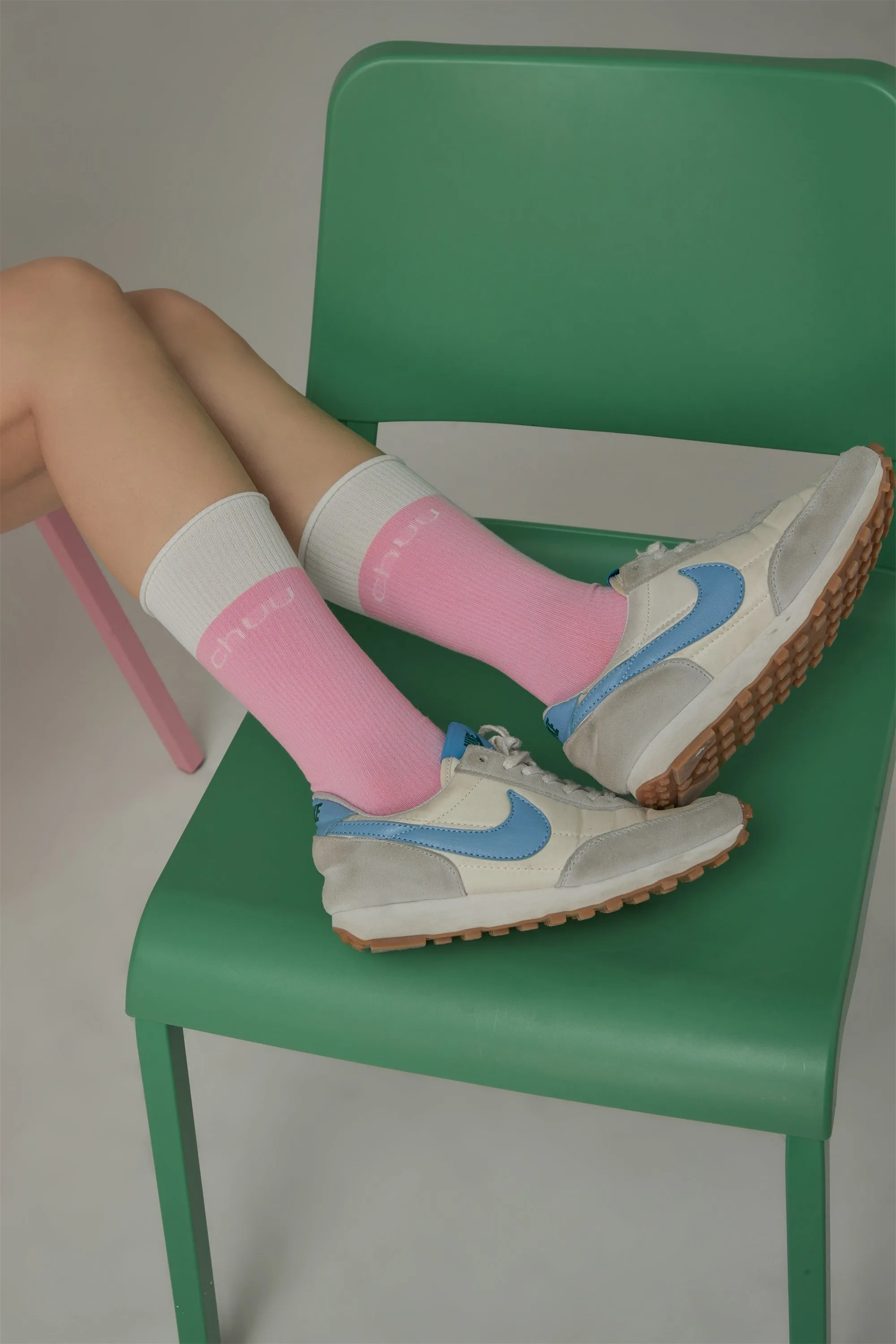 Chuu Logo Color Blocked High Socks