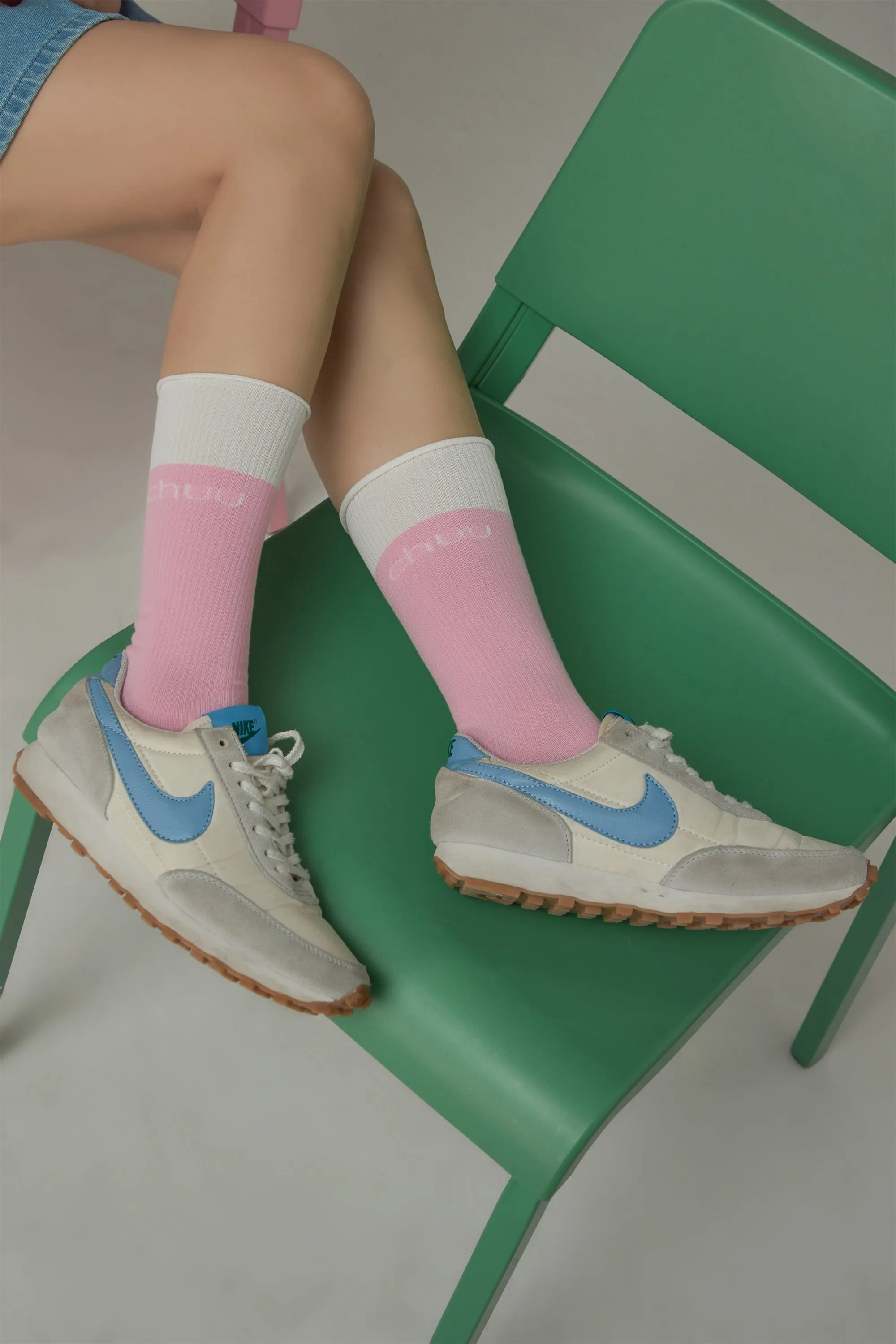 Chuu Logo Color Blocked High Socks