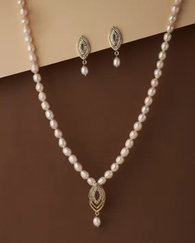 Elegant Pearl Necklace Set