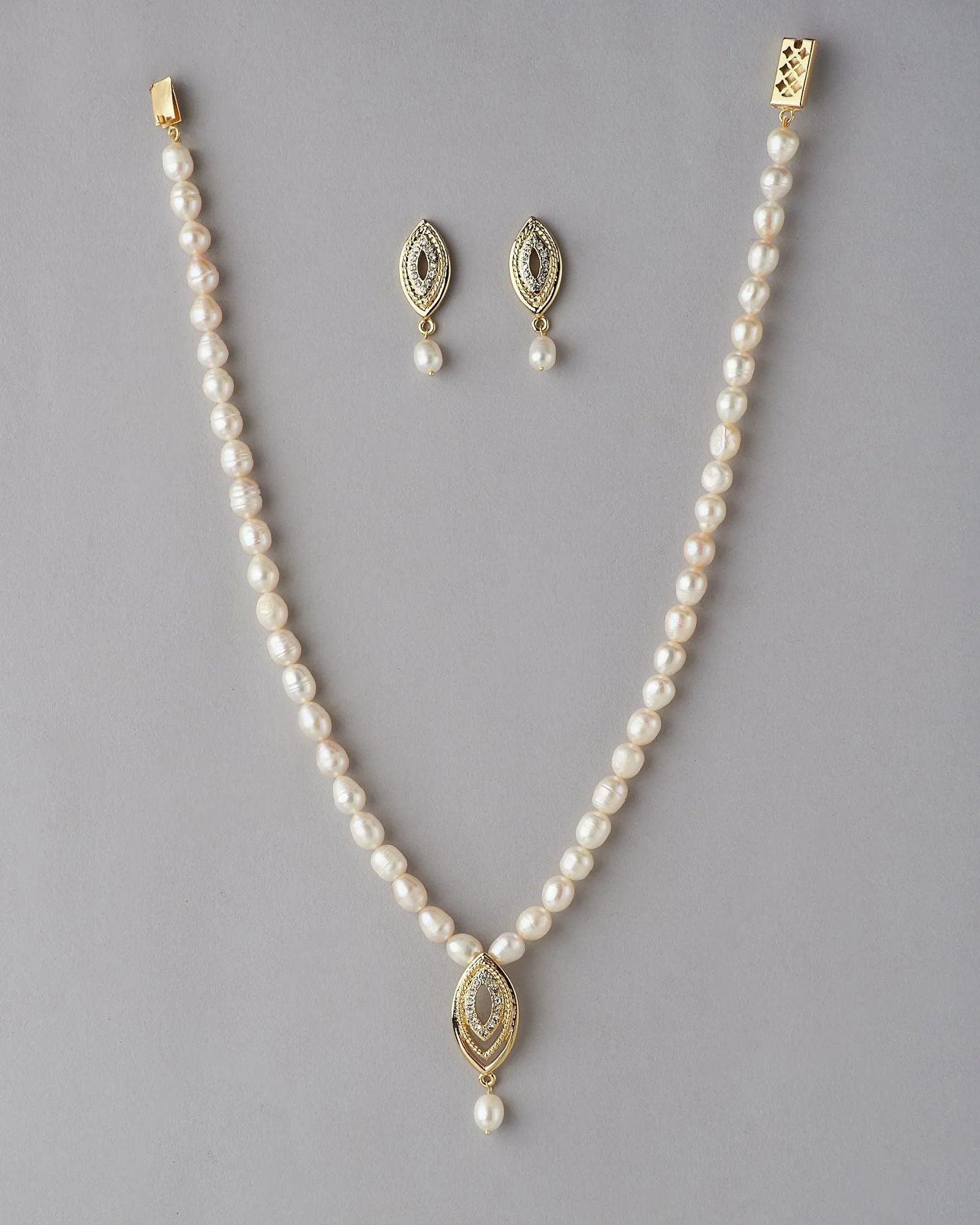 Elegant Pearl Necklace Set