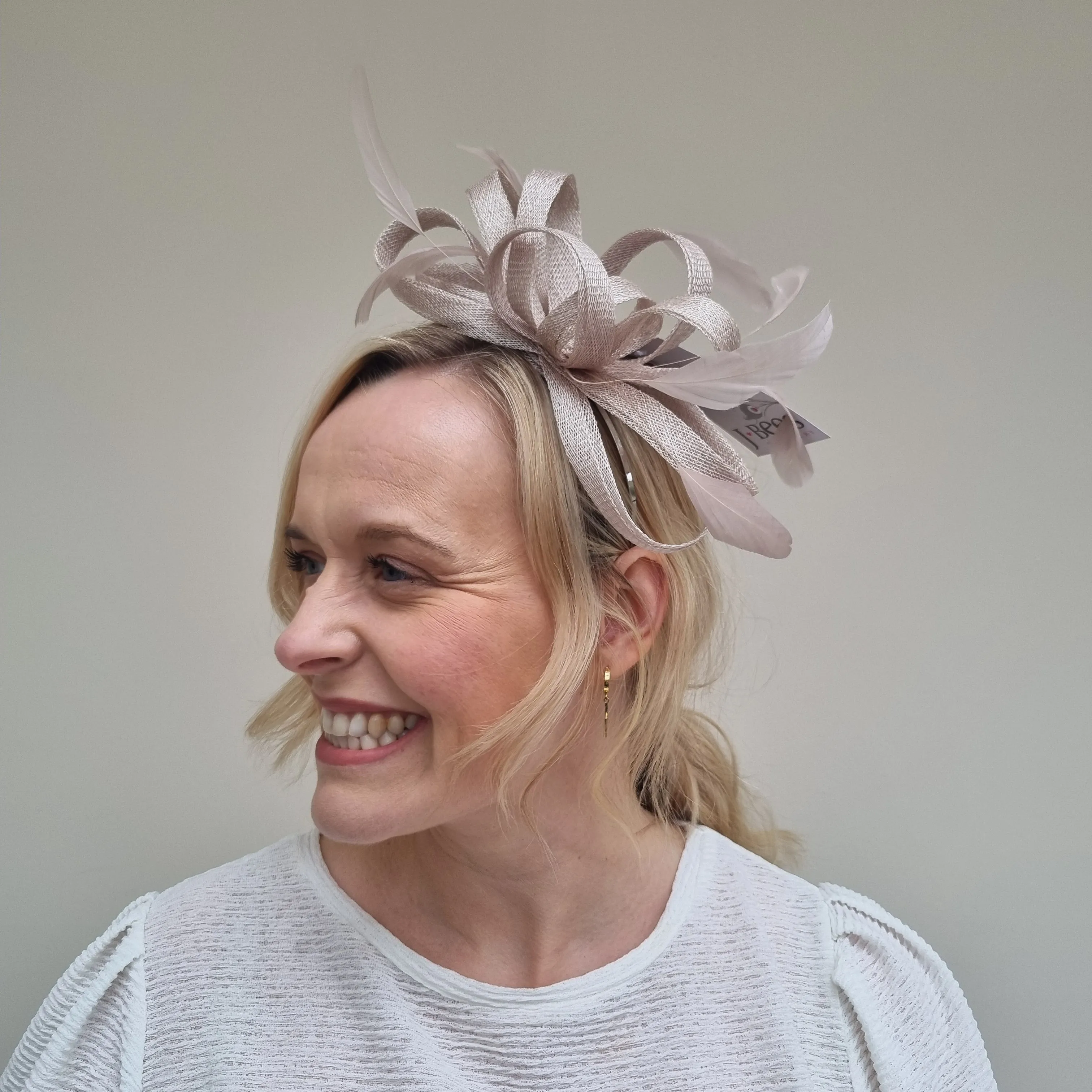 J Bees JB22/238 Fascinator On Headband In Neutrals & Ivory