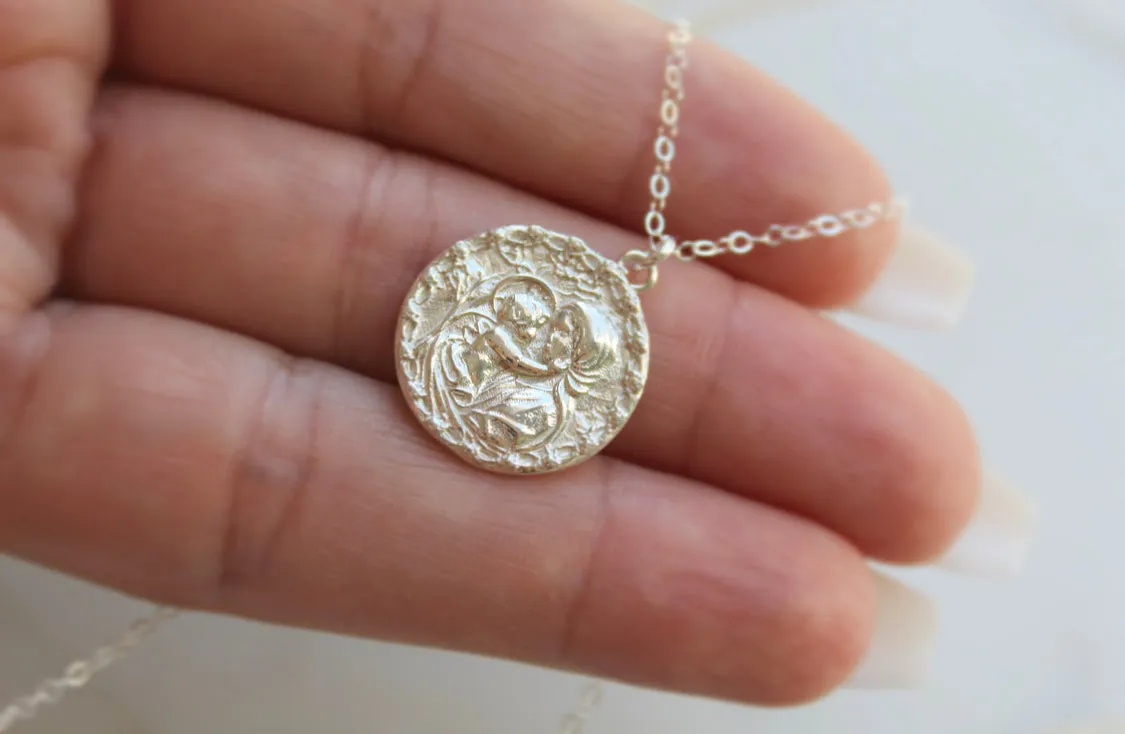 Mother and Child Necklace in 925 Sterling Silver