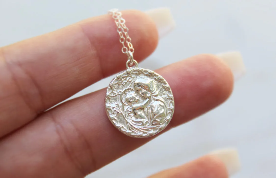 Mother and Child Necklace in 925 Sterling Silver